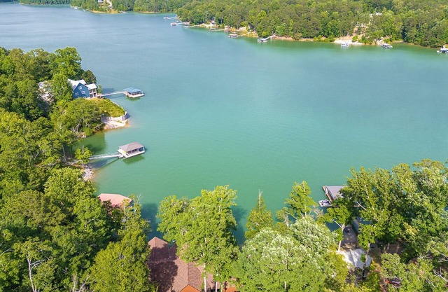 Mountain Retreat on Smith Lake