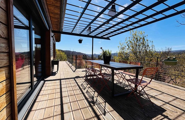 Homerez - Family chalet in Lodève with garden