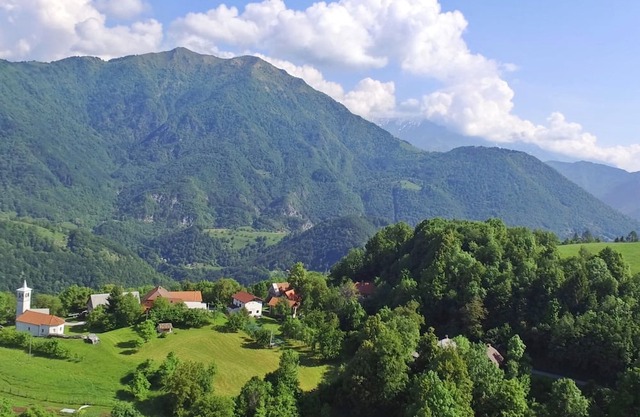 2-bedroom guest suite in Logaršče w/Mountain Views near Most na Soči
