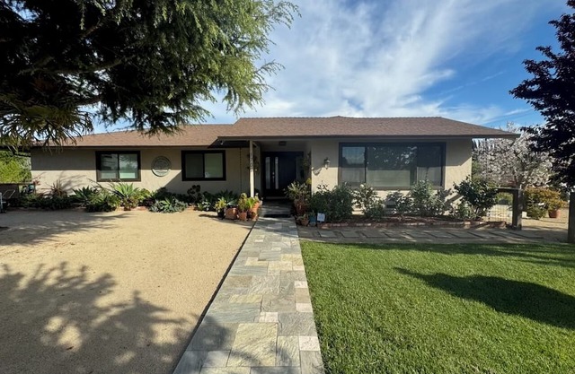 The Orchard Oasis-spacious 5 bedrm luxury private home with pool and spa