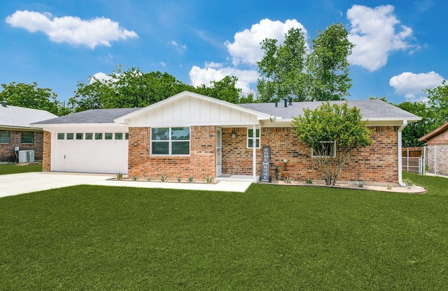 Charming 2-bedroom house in lovely Keller with WiFi, AC