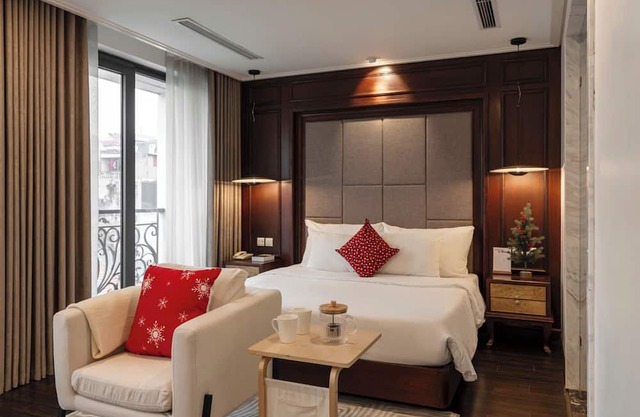City Center Charming Vibrant 1300 sqft 2-bedroom Apartment with WiFi, AC, Lift