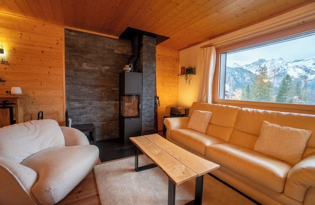 The apartment is located on Place de la Barboleuse in Gryon, close to all shops, the train station,