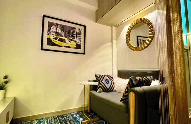 Amazing Value - Art Deco Cozy Characterful Studio