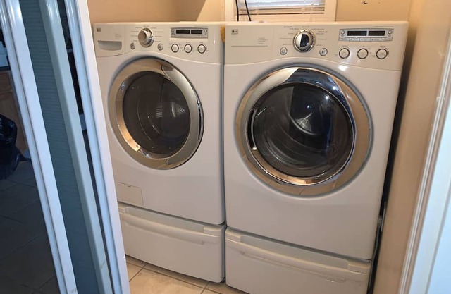 Spacious 3-bedroom apartment with WiFi, AC in amazing Everett