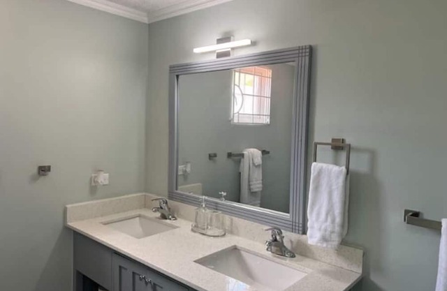 Charming 2-bedroom townhome with WiFi, AC in gorgeous Montego Bay