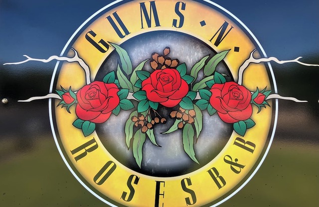 Gums N Roses B&B Quiet & Central Location. Spacious For Family & Pet Friendly🌹