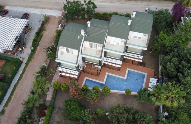 Aden's Villas J2
