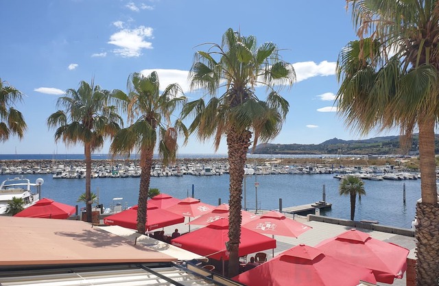 Residence with cosy apartment on the port, breathtaking sea and mountain views