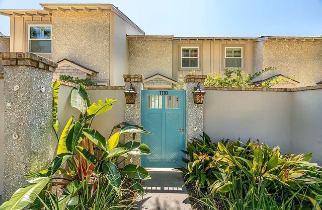 Charming 3-bedrm Oceanfront Townhome, WiFi, AC, Washer/Dryer on St Simons Island