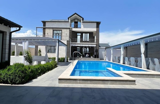 Family & Friends House