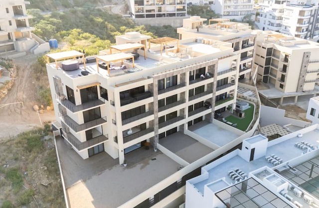 New 3 BD Condo with Pool & Gym