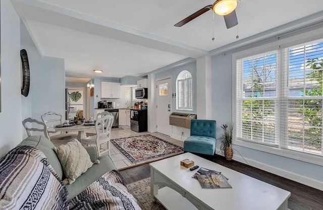 Marsh Estate: 3-Units + Theater Room! Putting!