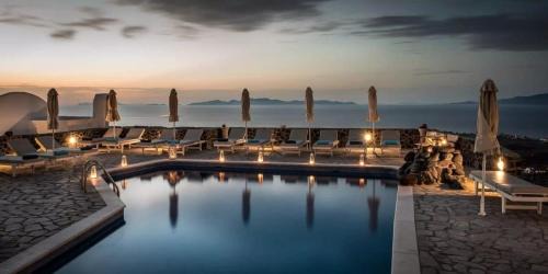Wonderful 1BR Suite Near Oia Naval Museum