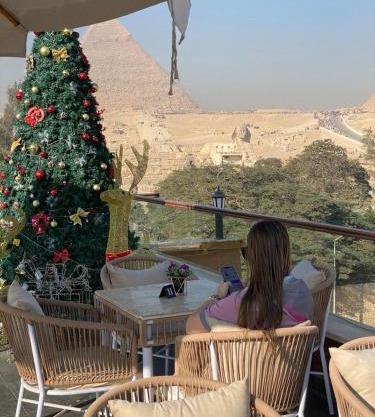 PAPYRUS GIZA PYRAMIDS INN