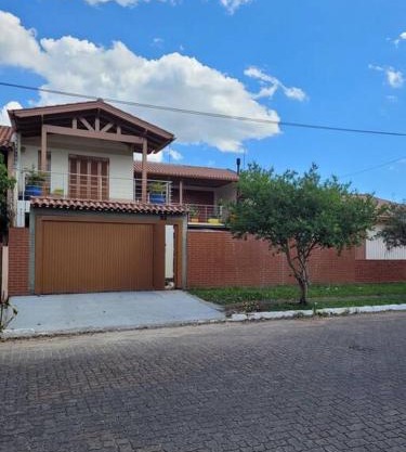 Studio com sacada, área de lazer e garagem.