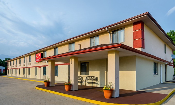 Lansing Hotel | Econo Lodge Lansing - Leavenworth