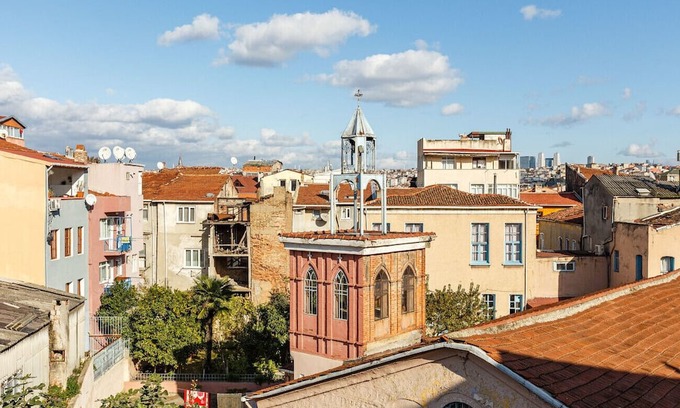 Istanbul City Center Apartment | Stylish Flat w Patio Near Red Church in Fatih
