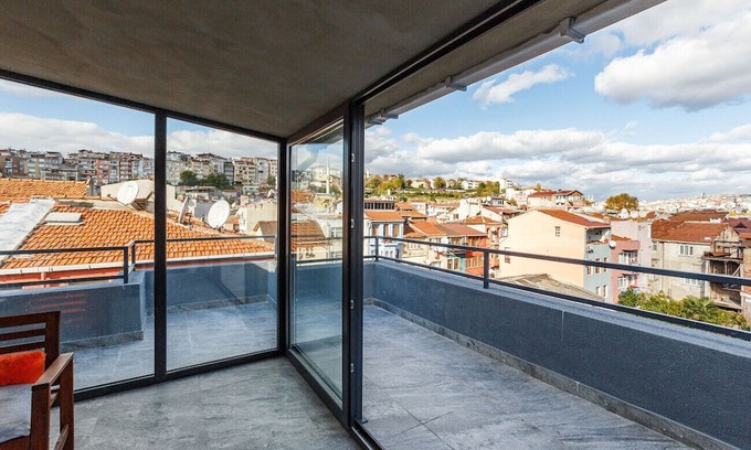 Istanbul City Center Apartment | Cozy Flat w Terrace 5 min to Red Church in Fatih