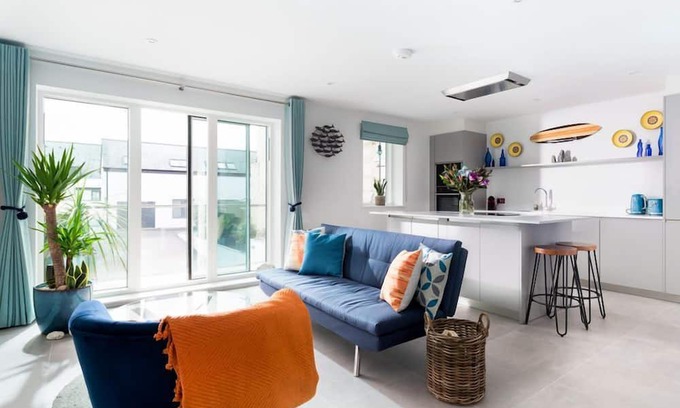 Newquay City Centre Apartment | 1 Cliff Edge - a studio that sleeps 3 guests in 1 bedroom