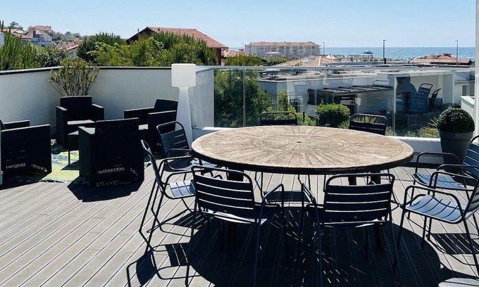 Anglet House | House and Rooftop 80 m2 Sea View, Garden. Beach at 100 m, golf course 300 m