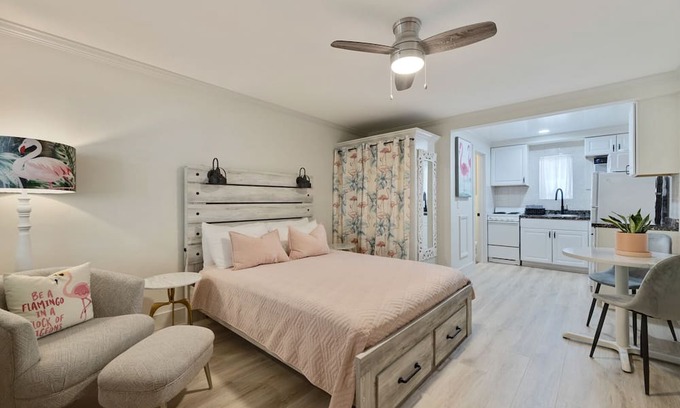 Indian Rocks Beach Cottage | Tropical Coquina Cove Studio #5 Heated POOL. 5 Min Walk to Beach