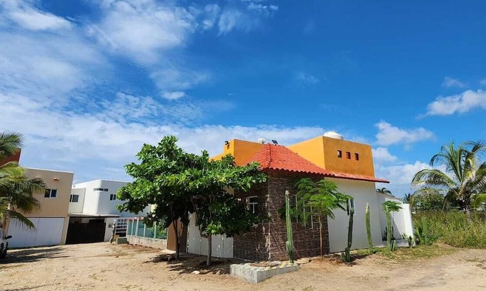 Santa Maria Colotepec House | Casita Blanquis with a view of the sea