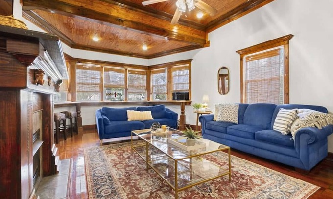 Downtown Apartment | Spacious Downtown Flat w/ free parking