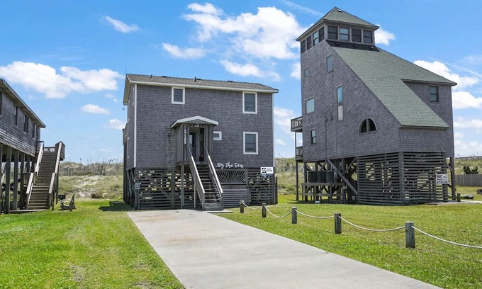 Hatteras House | On Special - Oceanfront, Dog Friendly Home in Hatteras with Hot Tub!