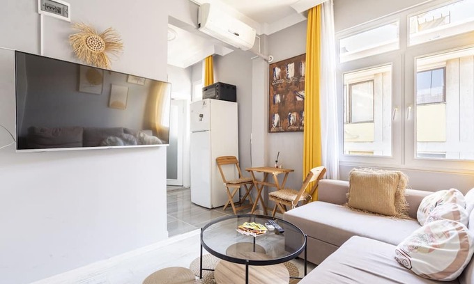 Goztepe Apartment | Gorgeous Flat Close to Bagdat Avenue in Kadikoy