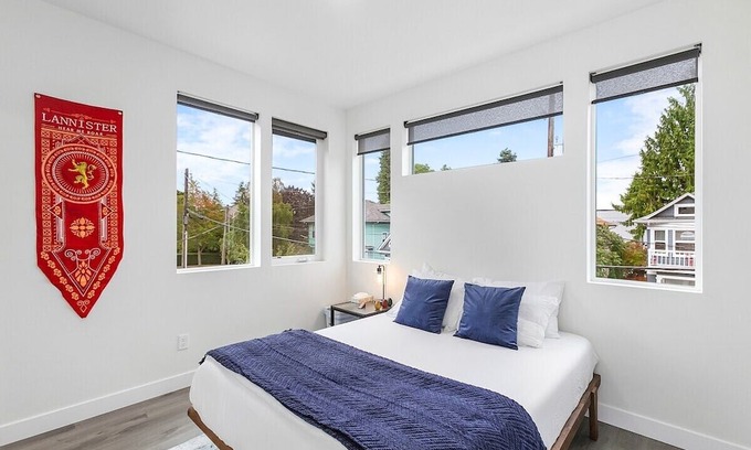 Capitol Hill Apartment | The Golden Lion Sweet Suite
