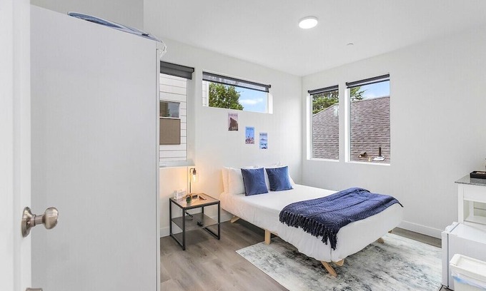 Capitol Hill Apartment | The Seattle Kraken Sweet Suite