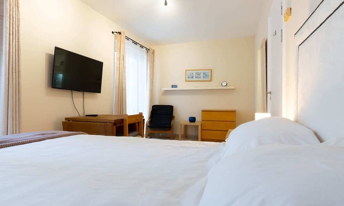 Gibraltar Apartment | Eutotowers Suite-hosted by Sweetstay