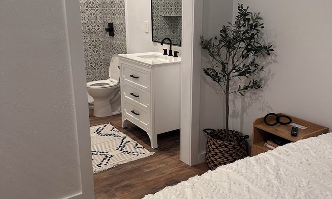 Weatherford House | King size suite
