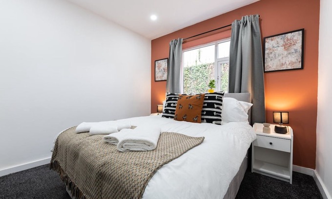 Riverside Apartment | Cardiff City 2-Bed Gem: Sky TV, WiFi, Garden