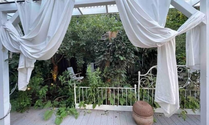 Rose City Park Bed & Breakfast | NEW LISTING-Adorable Craftsman, great neighborhood