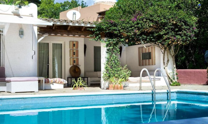 Can Furnet House | Homerez - Spacious house 4 km away from the beach for 8 ppl. with swimming-pool