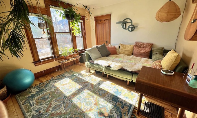 Mapleton Hill House | Downtown historic mountain-view charmer - walk to trails and shops!