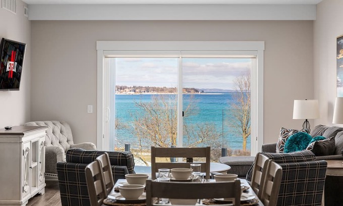 Traverse City Condo | ♛ 539 Bay St ⁀➷ Luxury Downtown 2BDR Lake View 2nd Floor Condo on West Bay ➠ 203E