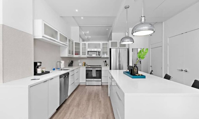 Downtown Kansas City Apartment | ! King Bed ! Downtown Highrise!