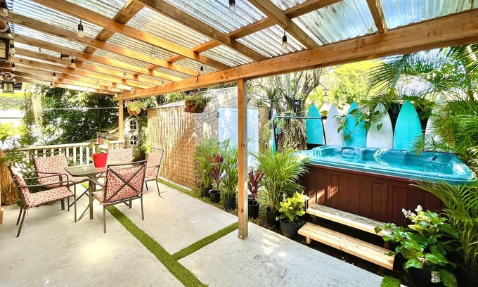 Nuuanu - Punchbowl House | Tropical Villa with Hot tub- Great location!