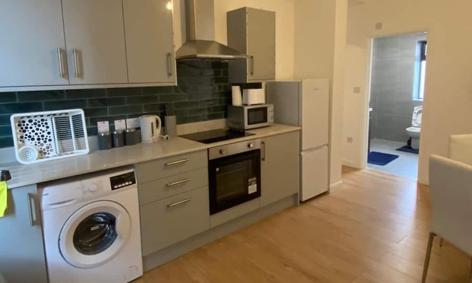 West Ealing Apartment | Lovely one bedroom in Ealing F6