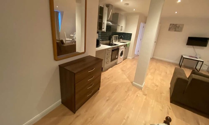 London Borough of Ealing Apartment | Very big and Luxury studio