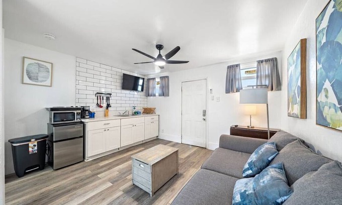 San Jacinto Apartment | Coastal Cottage Unit 2|BeachBox|Walk to Beach!