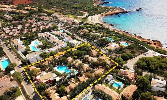 Son Carrio Ski Chalet | Hermoso Bungalow a Pasos de la Playa en Complejo con Piscina