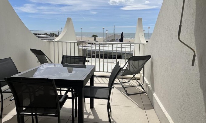 Le Couchant Apartment | Beau 4 bed 1er ligne Vue Mer au Couchant, Air-conditioned, Parking