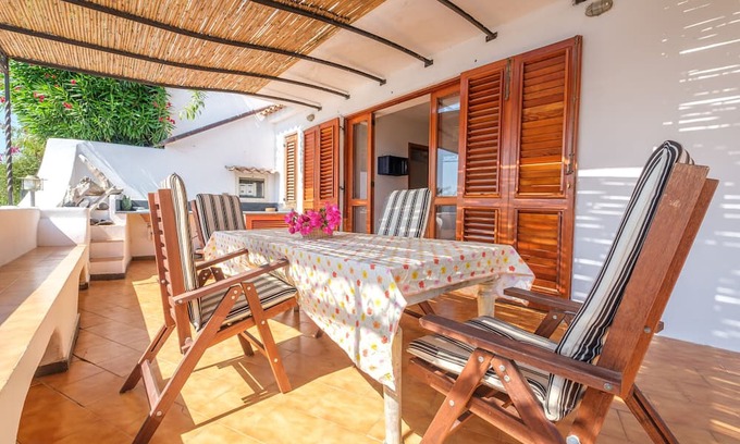 Canneto Apartment | Apartment 'Oleandro' with Private Terrace and Wi-Fi