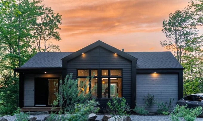 Chertsey Ski Chalet | Le Boheme - Lakeside chalet with spa