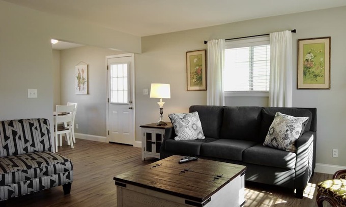 Branson Theater District House | Townhome-colonial B