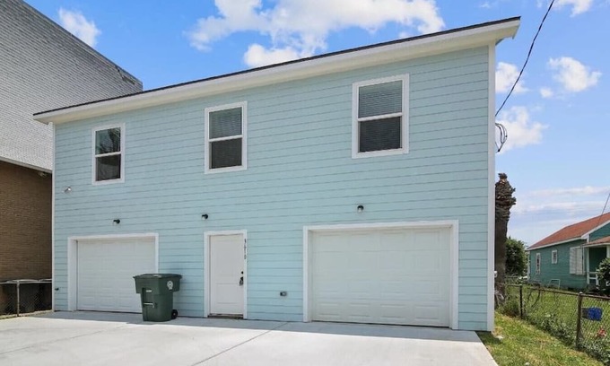 Galveston House | The Big Blue House|BeachBox| 2 Houses in 1!